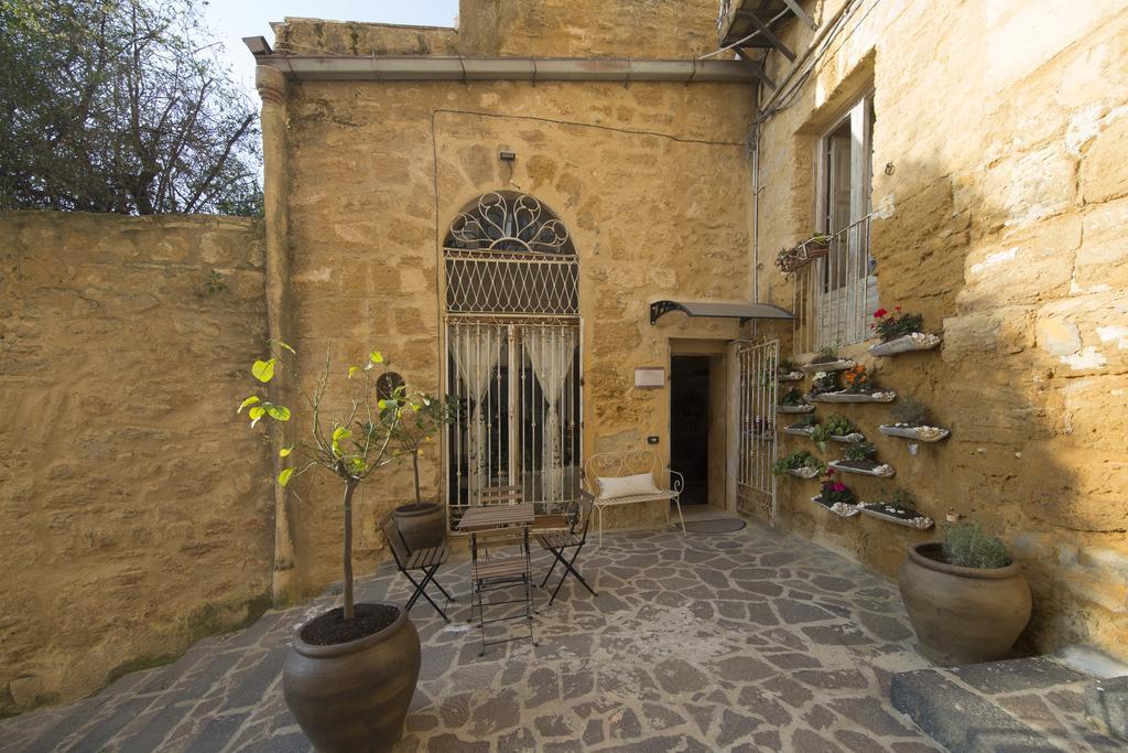 Le Stanze Dello Scirocco Sicily Luxury Bed and Breakfast Agrigento Exteriör bild
